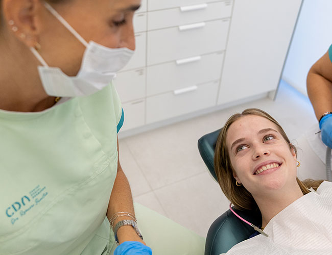 Paciente de clínica dental en Alcorcón