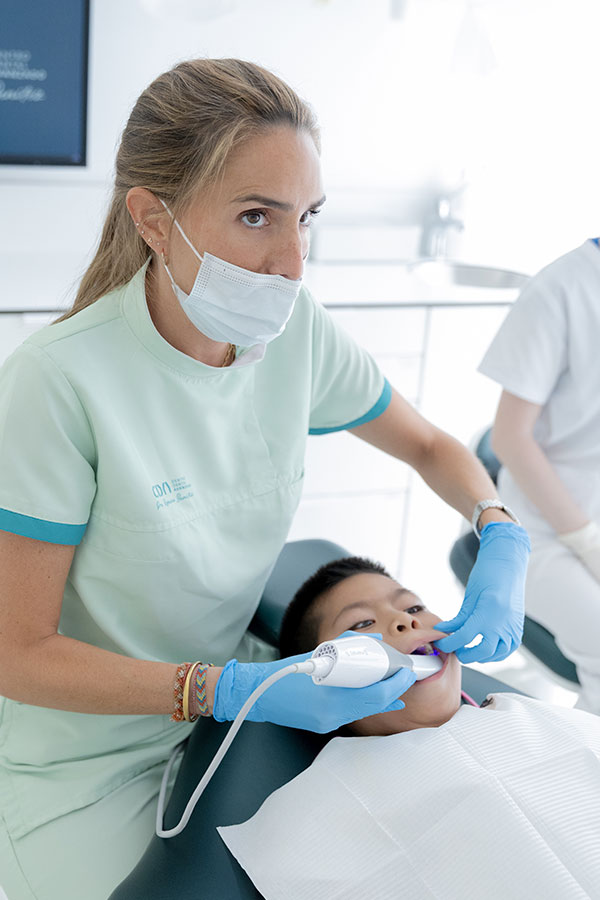 escaner dental a paciente infantil
